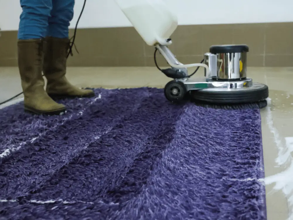 Industrial floor cleaning machine for commercial premises