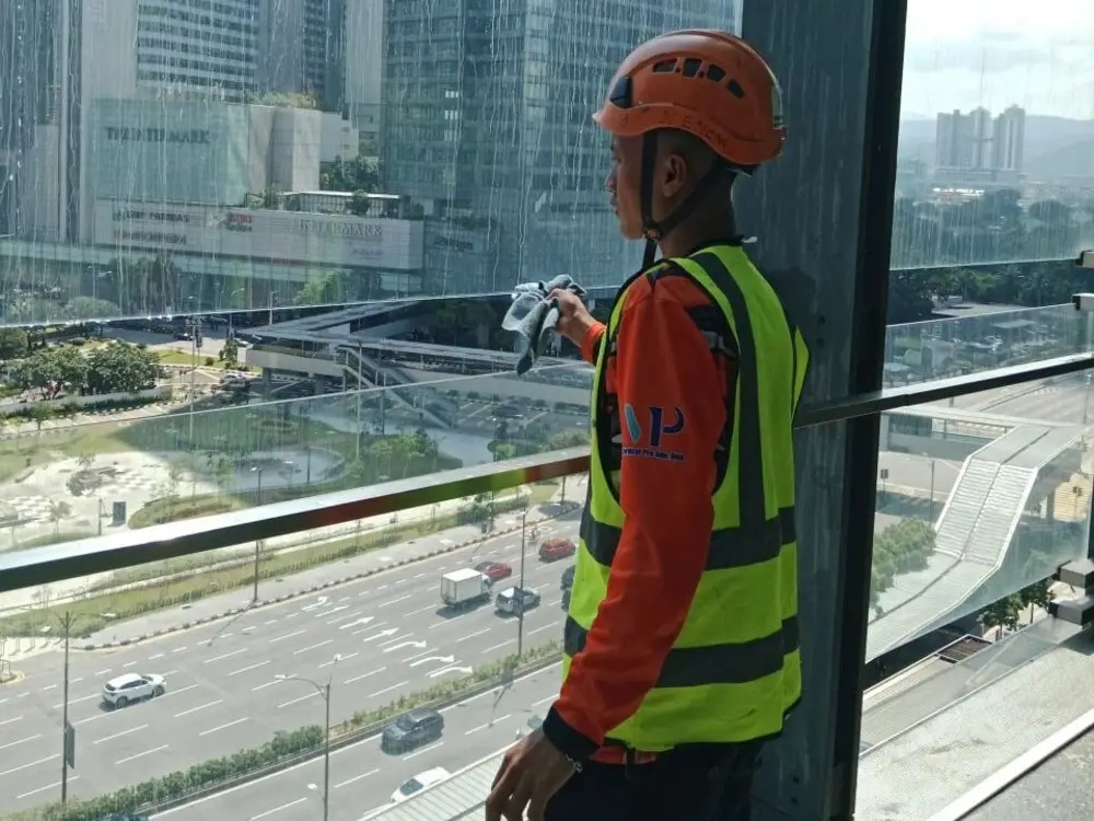 Building waterproofing and silicone sealant application